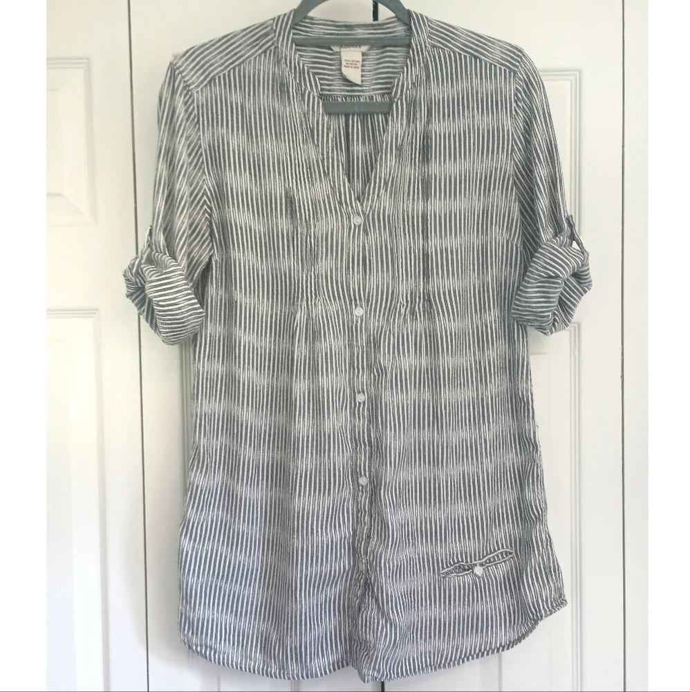 Sundance 100% Cotton Pintuck Button Up Tunic with Roll Tab Sleeves Size Small - Picture 2 of 6